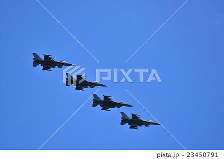 米軍機 F16戦闘機 青空 23450791