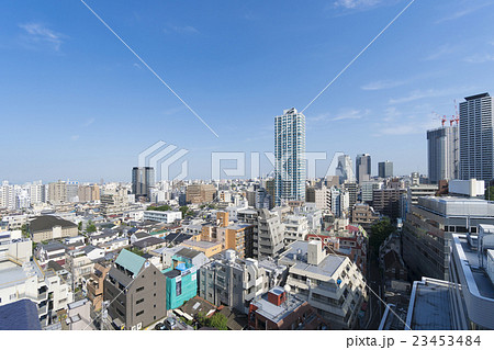 東京都市風景　新宿高層ビル街から望む西新宿5丁目　中野坂上方面　再開発ラッシュ地域 23453484