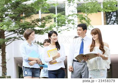 大学生・専門学生　イメージ　 23458379