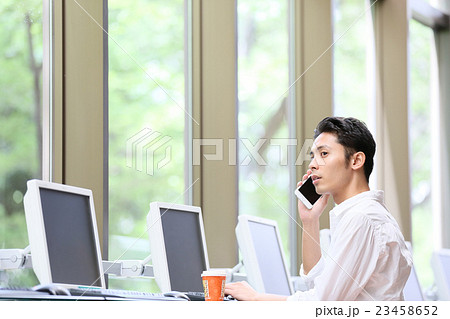 大学生・専門学生　イメージ　 23458652