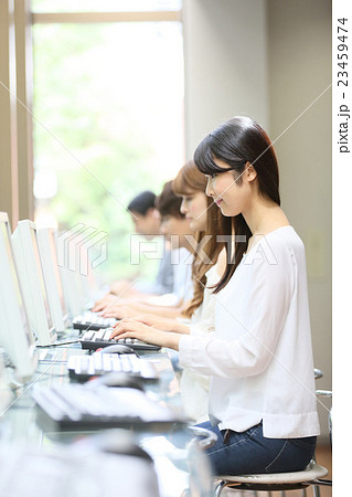 大学生・専門学生 就活 ネットカフェ イメージ 大学生・専門学生 就活 ネットカフェ イメージ 23459474