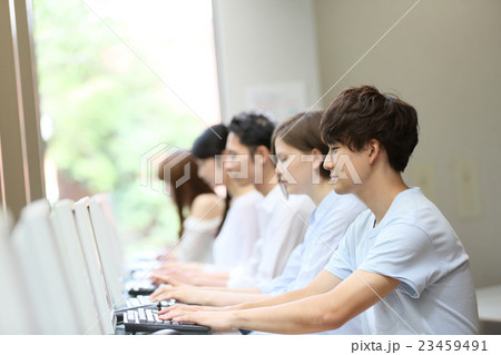 大学生・専門学生 就活 ネットカフェ イメージ 大学生・専門学生 就活 ネットカフェ イメージ 23459491