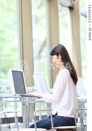 大学生・専門学生 就活 ネットカフェ イメージ 大学生・専門学生 就活 ネットカフェ イメージ 23459541