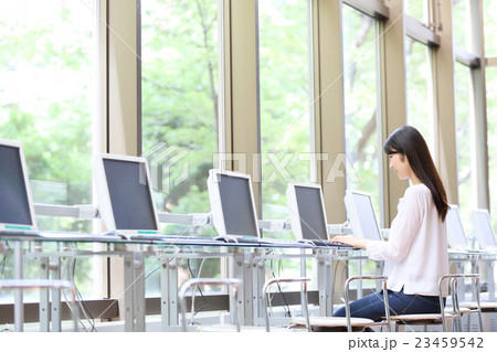 大学生・専門学生 就活 ネットカフェ イメージ 大学生・専門学生 就活 ネットカフェ イメージ 23459542