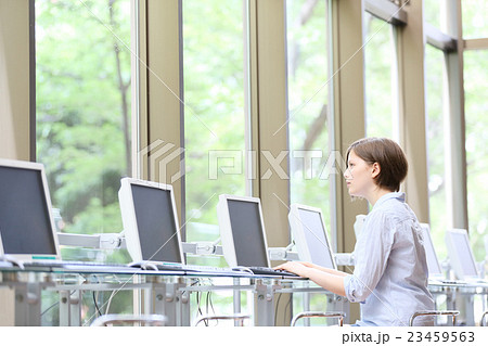 大学生・専門学生 就活 ネットカフェ イメージ 大学生・専門学生 就活 ネットカフェ イメージ 23459563