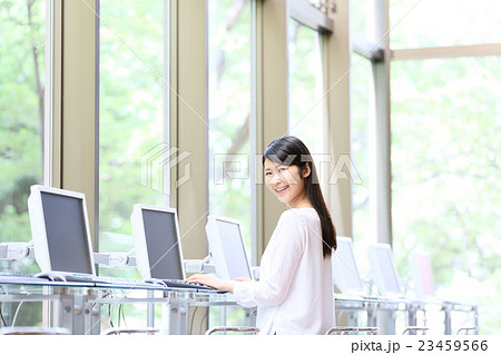 大学生・専門学生 就活 ネットカフェ イメージ 大学生・専門学生 就活 ネットカフェ イメージ 23459566