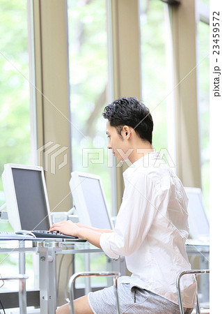 大学生・専門学生 就活 ネットカフェ イメージ 大学生・専門学生 就活 ネットカフェ イメージ 23459572