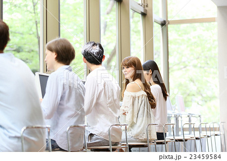 大学生・専門学生 就活 ネットカフェ イメージ 大学生・専門学生 就活 ネットカフェ イメージ 23459584