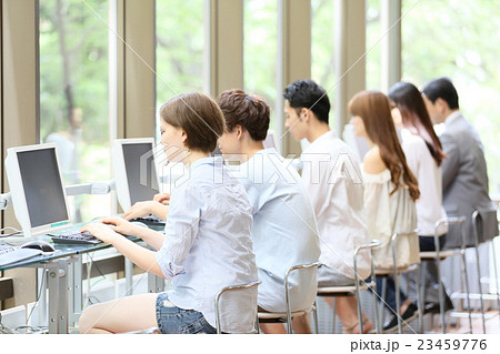 大学生・専門学生　就活　ネットカフェ　イメージ 23459776