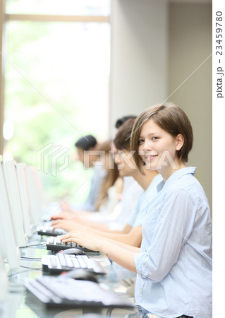 大学生・専門学生 就活 ネットカフェ イメージ 大学生・専門学生 就活 ネットカフェ イメージ 23459780