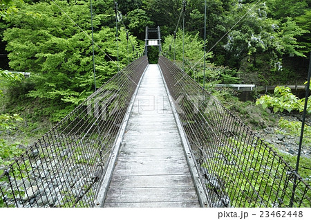 山の吊り橋 23462448
