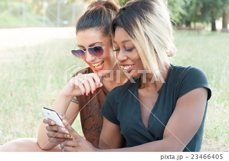 girl on the phone 23466405