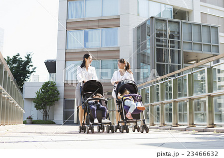 企業内保育 23466632