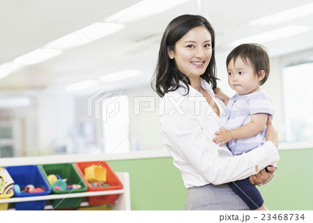 企業内保育 23468734