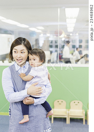 企業内保育 23468962