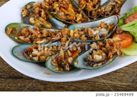 Mussels with garlic 23469499