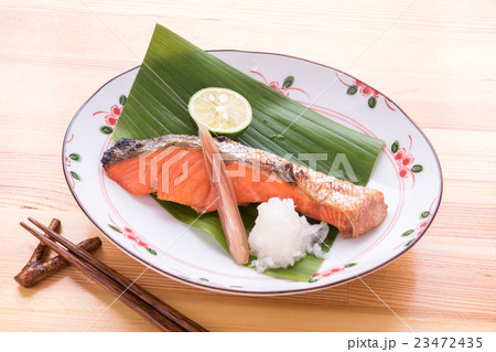 紅鮭の焼魚 23472435