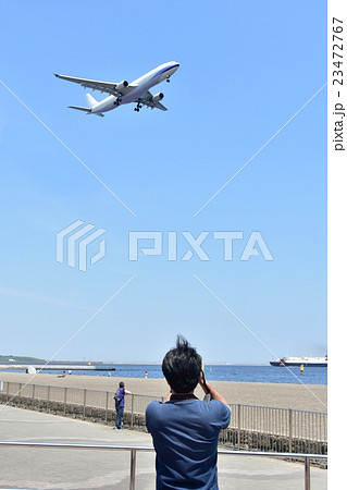 写真愛好家と旅客機 23472767