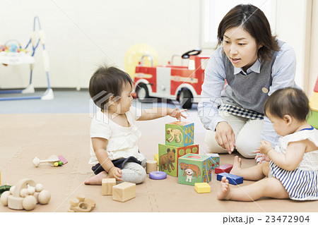 企業内保育 23472904