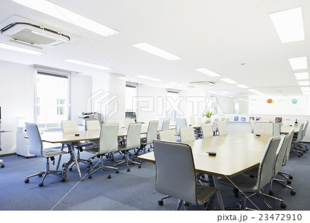 企業内保育 23472910