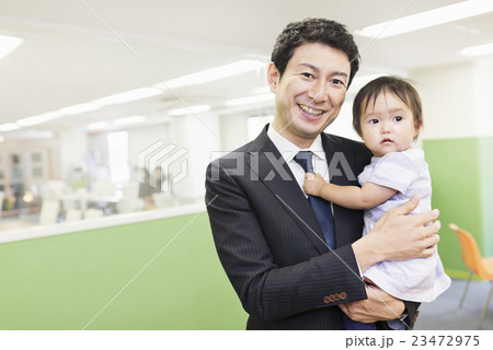 企業内保育 23472975