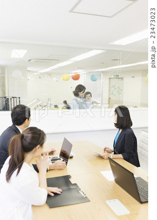 企業内保育 23473023