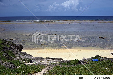 沖縄・鳩間島の立原浜 23474800