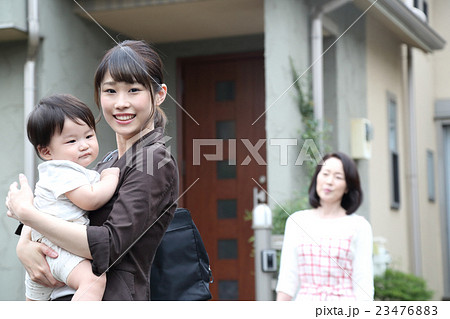 ワーキングマザーと協力者 23476883
