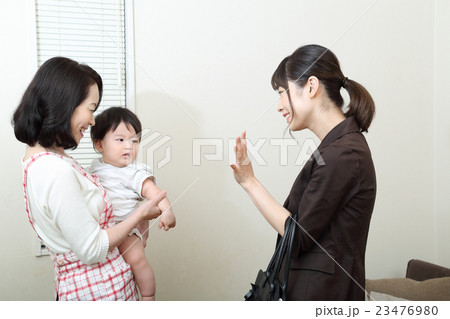 ワーキングマザーと協力者 23476980