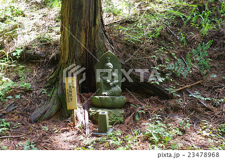 信州の文化財　名工　守屋貞治の石仏　如意輪観世音菩薩　全景横（駒ヶ根市善福寺　三十三ヶ所観音） 23478968