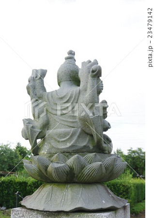 信州の文化財　名工　守屋貞治の石仏　福沢家の准胝観音菩薩　背面右縦　（駒ヶ根市福岡）貞治仏の傑作 23479142