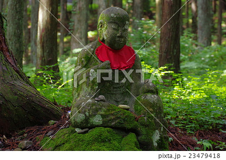 信州の文化財　名工　守屋貞治の石仏　賽の河原地蔵尊　左俯瞰横　（駒ヶ根市光前寺） 23479418