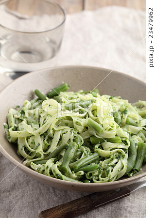 Pesto pasta with green beans 23479962
