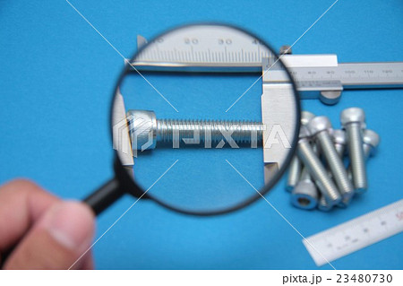 製造業の品質管理イメージ ブルーバック 23480730