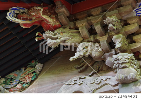 信州　伊那の神社　熱田神社　本殿の肘木の彫刻群　（国重要文化財） 23484401