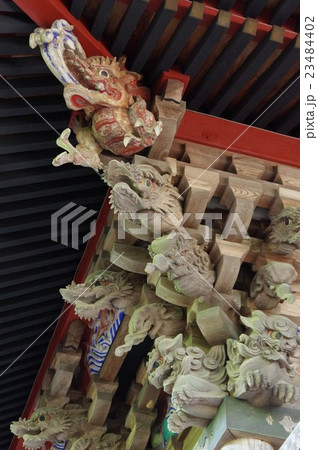 信州　伊那の神社　熱田神社　本殿の肘木の彫刻群　（国重要文化財） 23484402