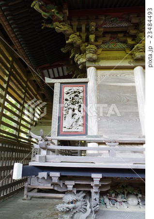 信州　伊那の神社　熱田神社　脇障子の彫刻　多くの彩色された彫刻が見事な本殿は国重要文化財 23484493