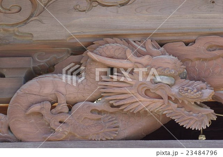 信州　松本の寺院　兎川寺　本堂向拝の龍の彫刻　立川流藤森廣八の作品 23484796