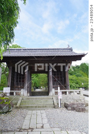 信州 駒ヶ根の寺院 光前寺仁王門 縦 (800年頃創建の古刹 霊犬早太郎伝説で有名) 信州 駒ヶ根の寺院 光前寺仁王門 縦 (800年頃創建の古刹 霊犬早太郎伝説で有名) 23489054