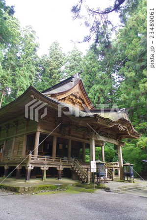 信州 駒ヶ根の寺院 光前寺 本堂 縦 (800年頃創建の古刹 霊犬早太郎伝説で有名) 信州 駒ヶ根の寺院 光前寺 本堂 縦 (800年頃創建の古刹 霊犬早太郎伝説で有名) 23489061