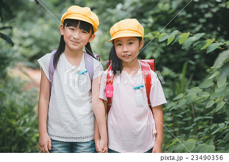primary school child 23490356