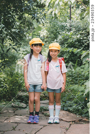 primary school child 23490359