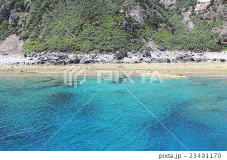 沖縄 屋嘉比島 無人島 島 離島 海 水面 綺麗 南国 沖縄 屋嘉比島 無人島 島 離島 海 水面 綺麗 南国 23491170