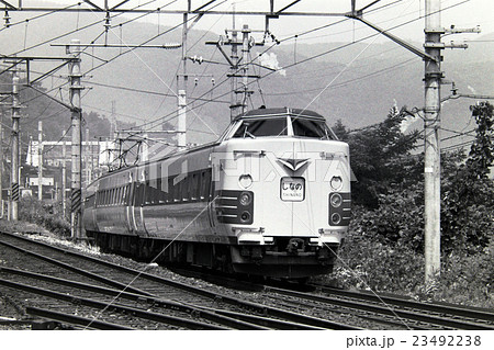 国鉄時代:篠ノ井線姨捨駅付近を走行する381系特急しなの 国鉄時代:篠ノ井線姨捨駅付近を走行する381系特急しなの 23492238