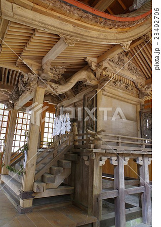 信州 諏訪の神社 熊野神社 本殿向拝の彫刻 修験道が盛んな地域 諏訪大隅流の名匠 柴宮矩重の建築 信州 諏訪の神社 熊野神社 本殿向拝の彫刻 修験道が盛んな地域 諏訪大隅流の名匠 柴宮矩重の建築 23492706