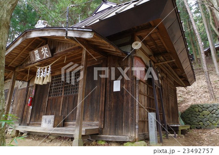信州 諏訪の神社 熊野神社の東講社(東山田行屋) 江戸時代に修験道が盛んだった地域の産土神の神社 信州 諏訪の神社 熊野神社の東講社(東山田行屋) 江戸時代に修験道が盛んだった地域の産土神の神社 23492757