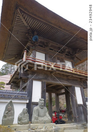信州　朝日村の寺院　古川寺　山門俯瞰　縦　中世の開基　武田信玄～小笠原氏の庇護を受けた寺院 23492948