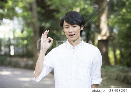 若い男性 OKサイン 若い男性 OKサイン 23493295