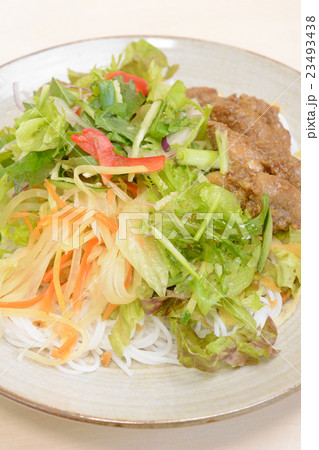 おいしいベトナム風冷麺 おいしいベトナム風冷麺 23493438