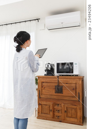 タブレット　女性 23494206